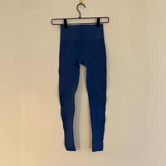 Set Sculptflex Blue Leggings, size XS, inseam about‎ 22.5” - Picture 6 of 9